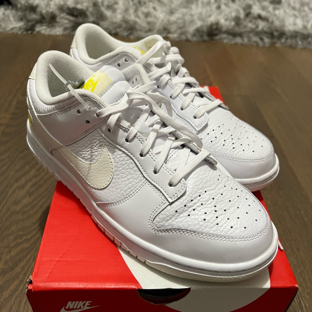 Dunks size 10 Womens. NWT